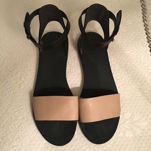 NWOT Vince Sandals